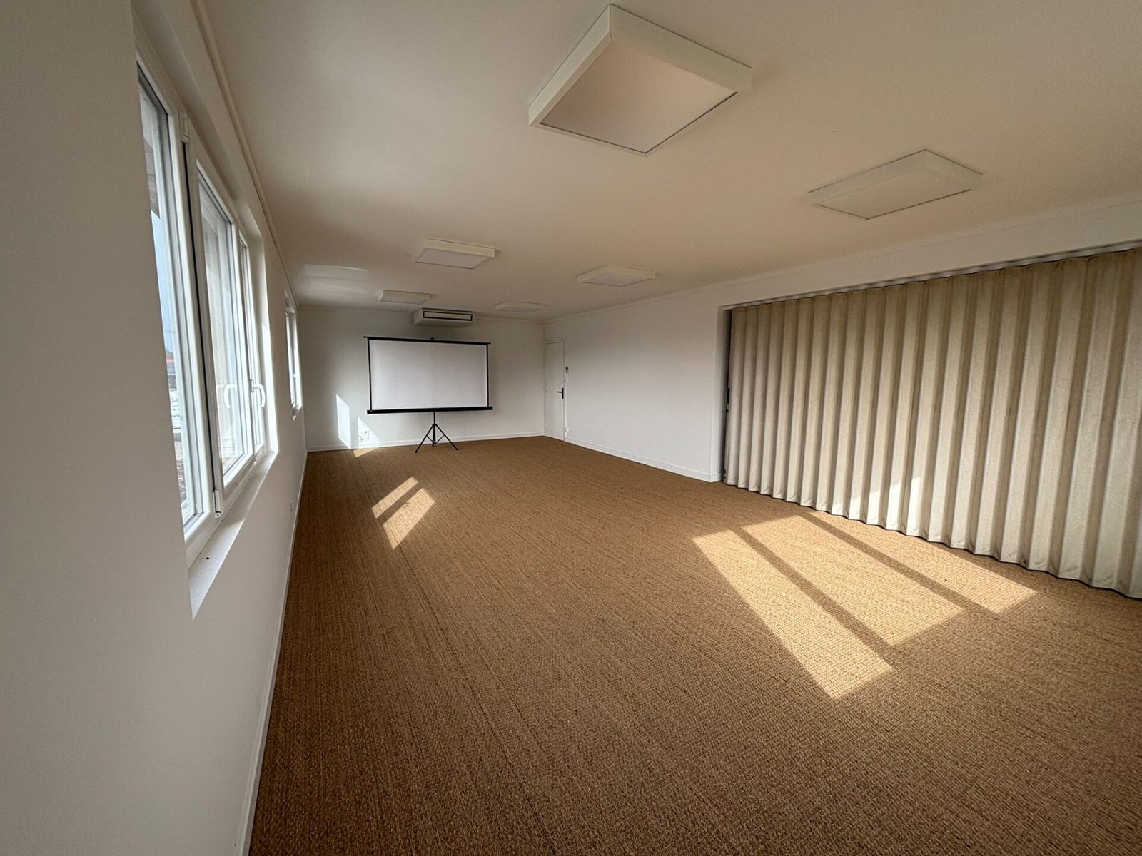 camion transportant un colis express livraison rapide